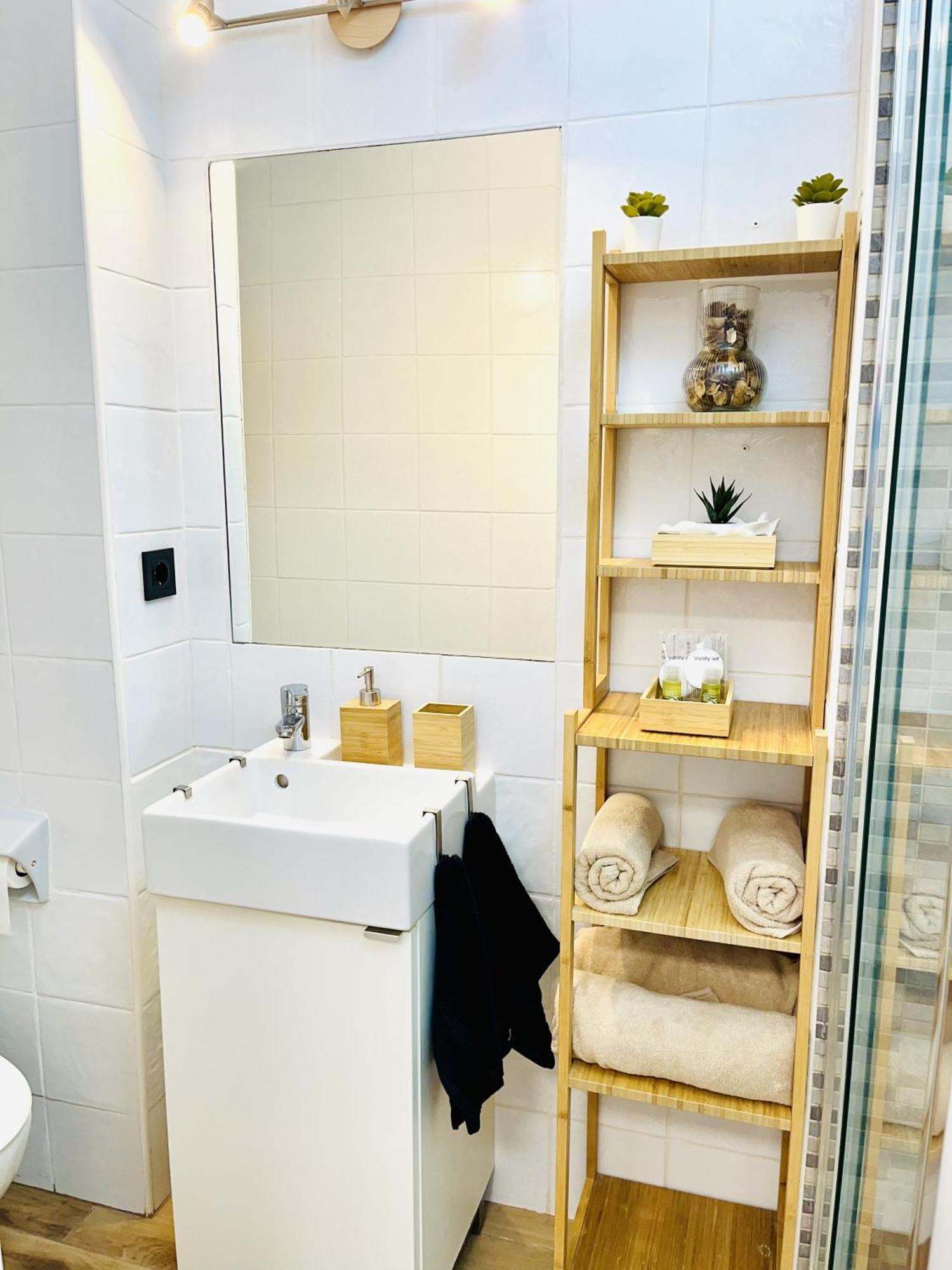 Beautiful Brand New Study 24-hour Reception Benalmádena
