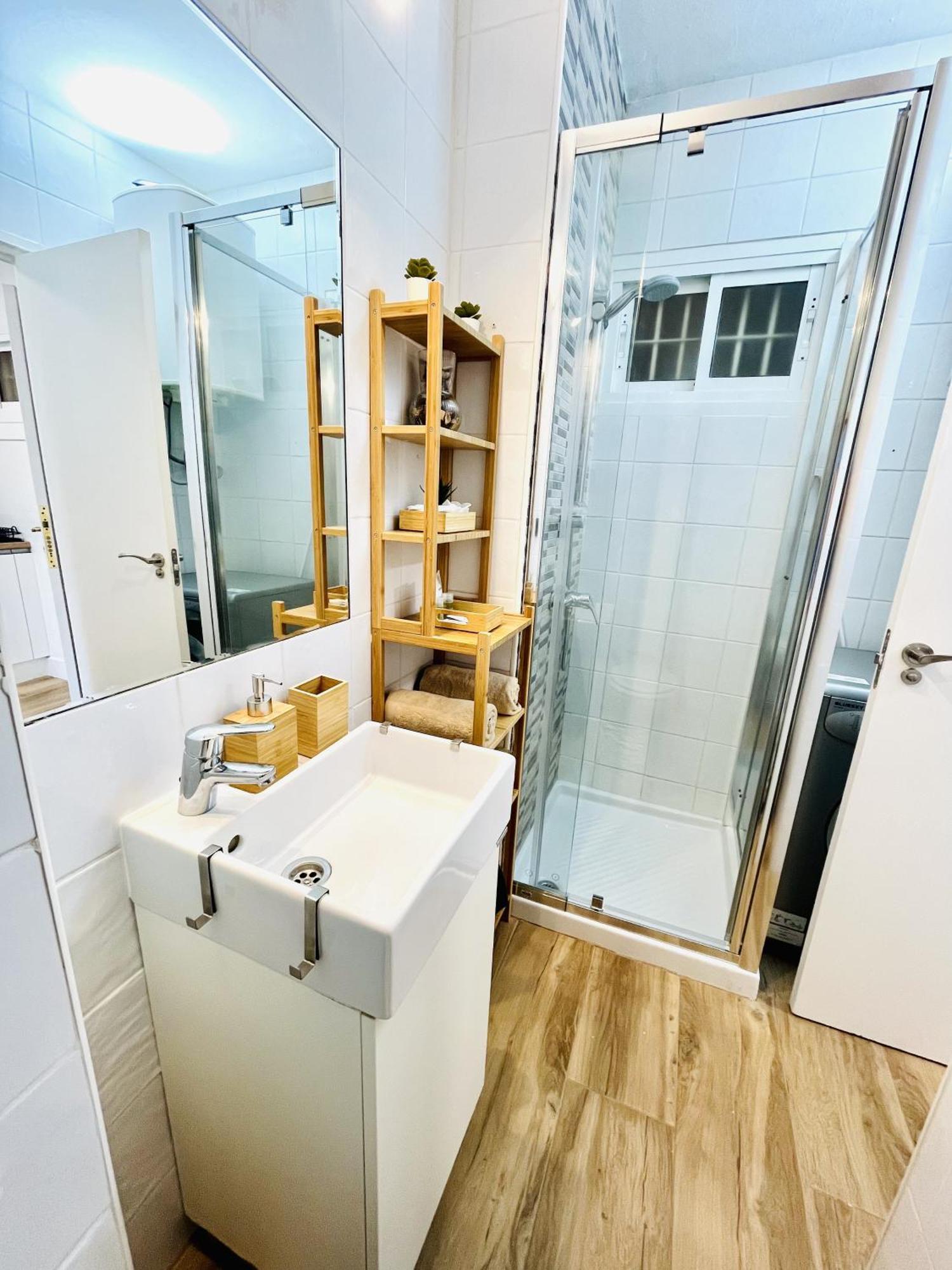 Beautiful Brand New Study 24-hour Reception Apartment Benalmádena