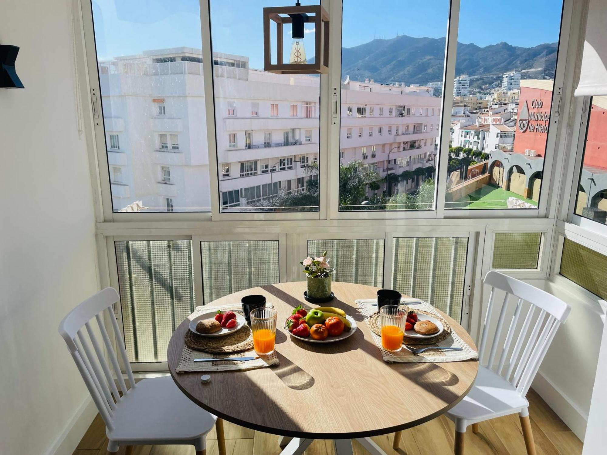 Beautiful Brand New Study 24-hour Reception Apartment Benalmádena