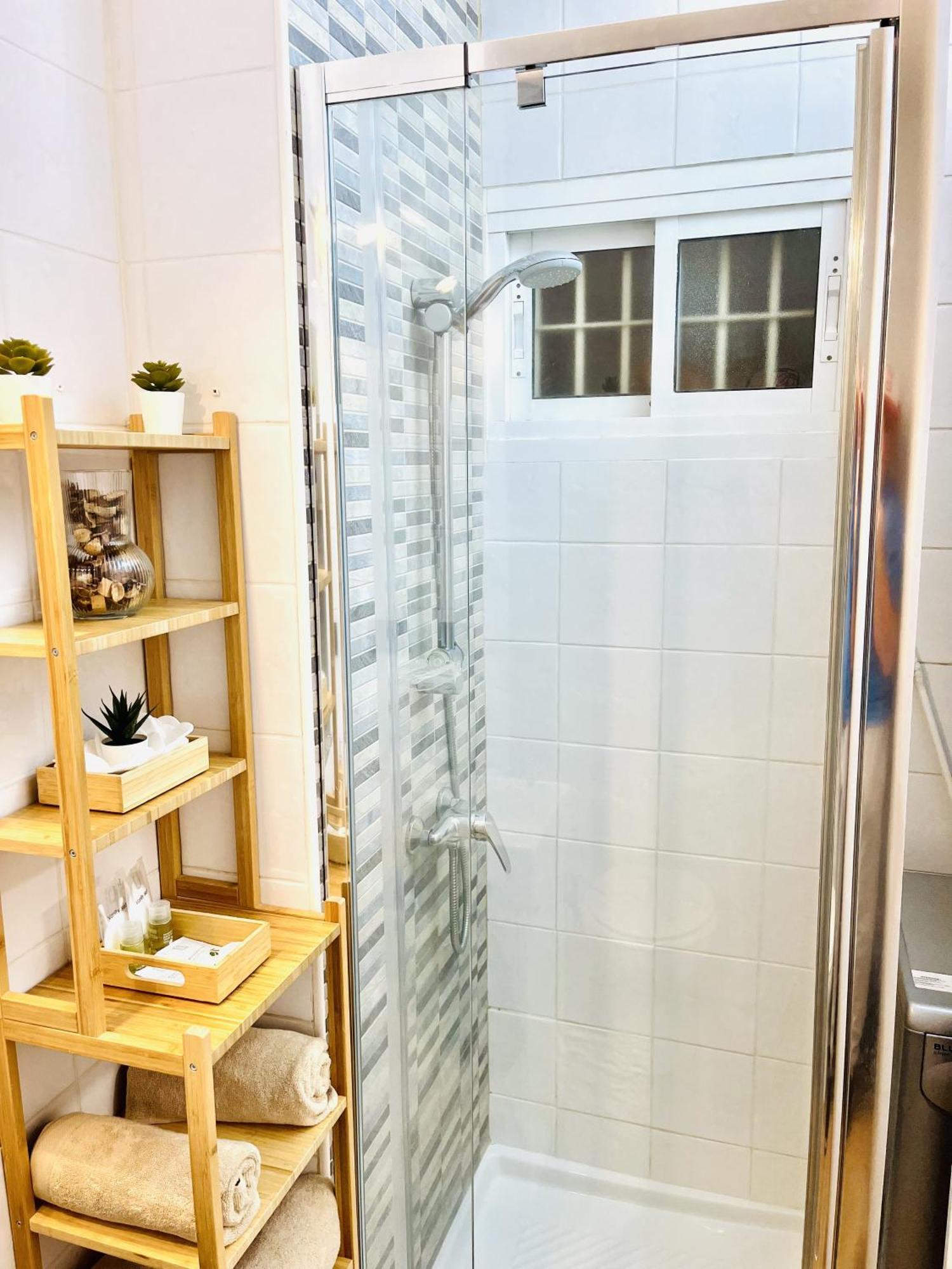 Beautiful Brand New Study 24-hour Reception Appartement
